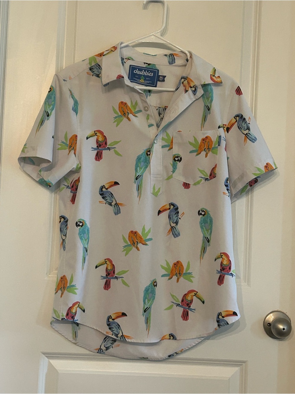 Chubbies tropical toucan parrot shirt the dude macaw